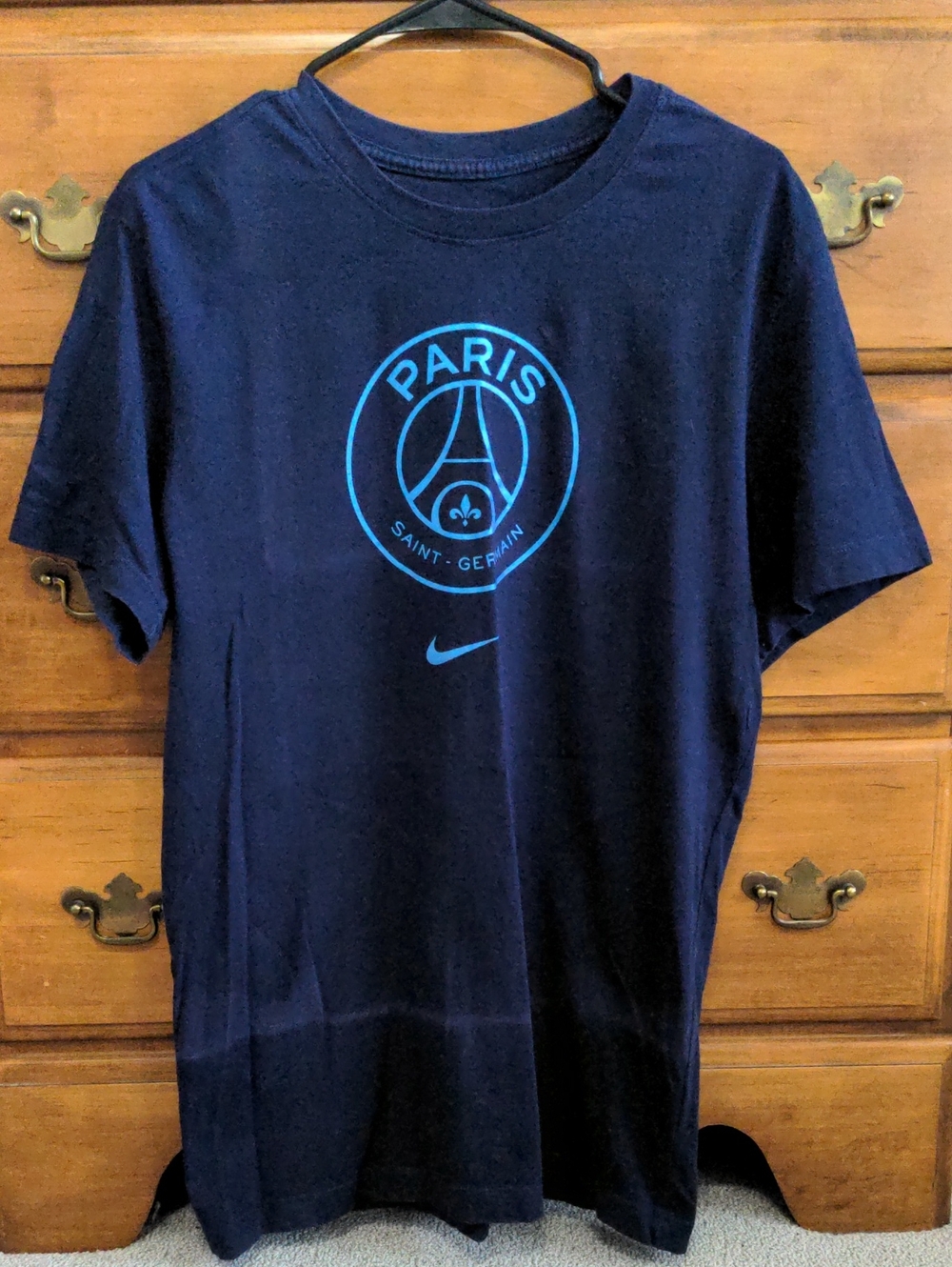 Nike Men’s Navy Blue Paris Saint-Germain Graphic Tee with Light Blue Logo